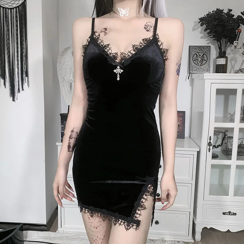 Véronique | Robe Noire Croisée Vintage – Mystère et Élégance