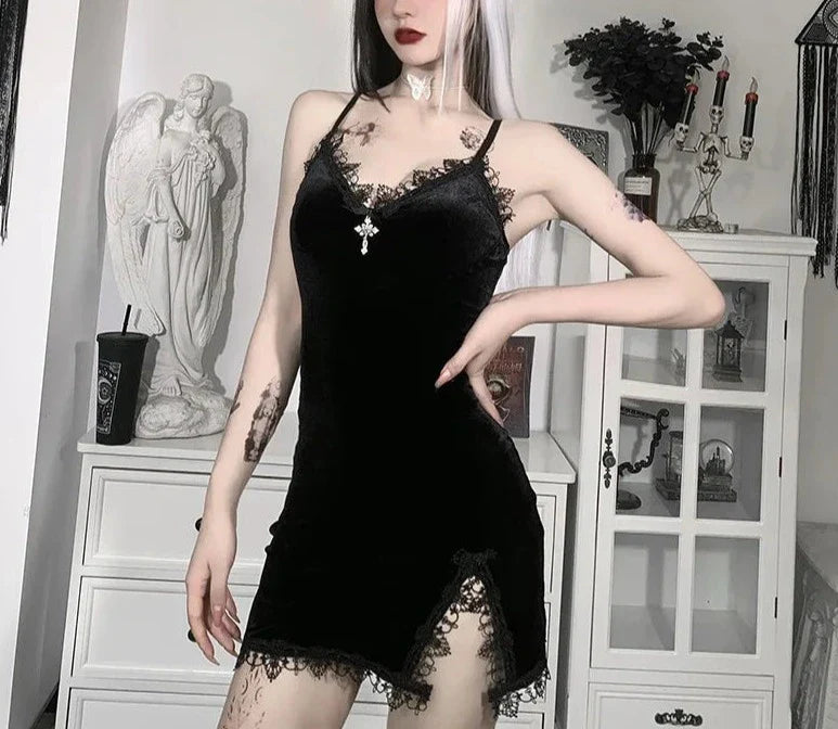 Véronique | Robe Noire Croisée Vintage – Mystère et Élégance